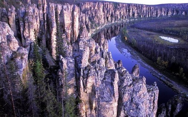 Якутия река синяя Синские столбы