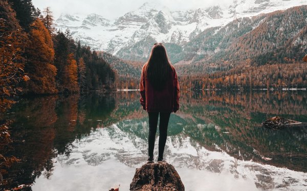 Девушка одиночество горы