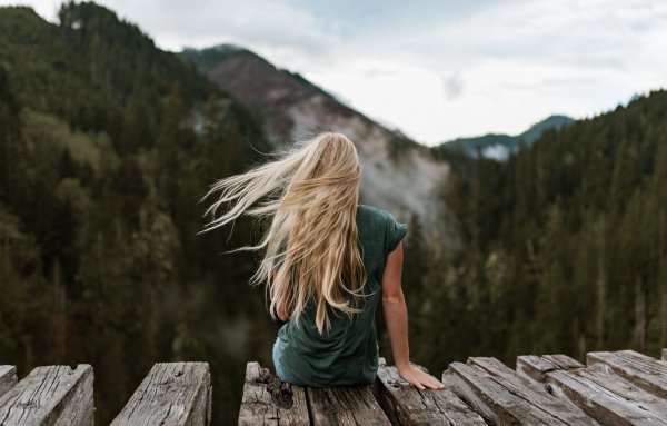 Фотография девушки со спины