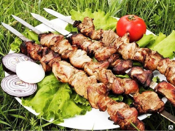 Красивый шашлык на природе
