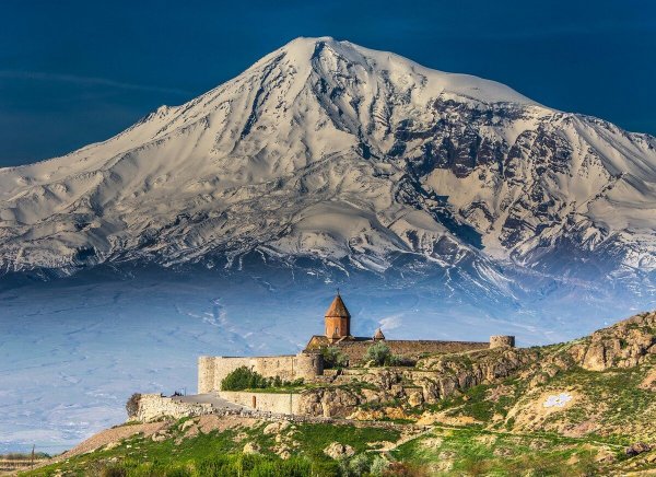 Гора Арарат с Араратской Долиной