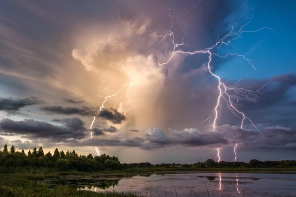 Природа с грозой