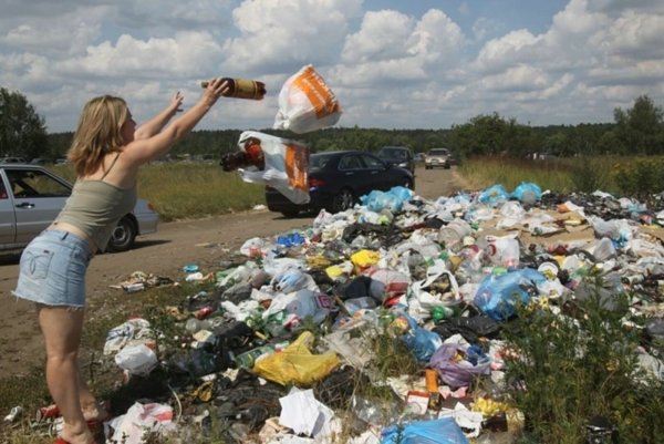 Человек загрязняет природу