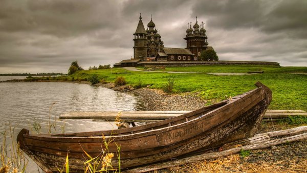 Храм старой Руссы пейзаж