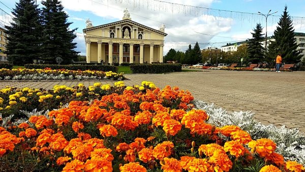 Храм Сергия Радонежского осенью