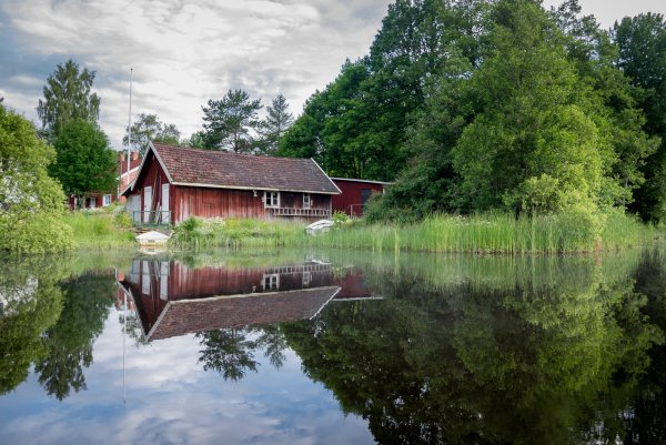 Дом у реки (River Cottage)
