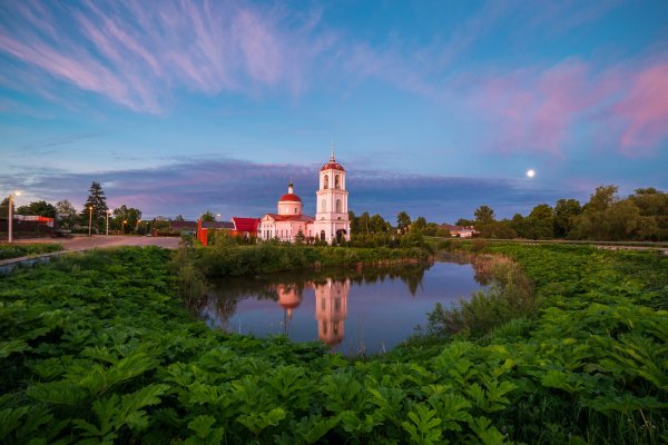 Подмосковье Церковь река лето