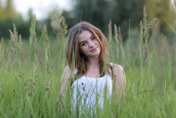 Красивые девушки на природе