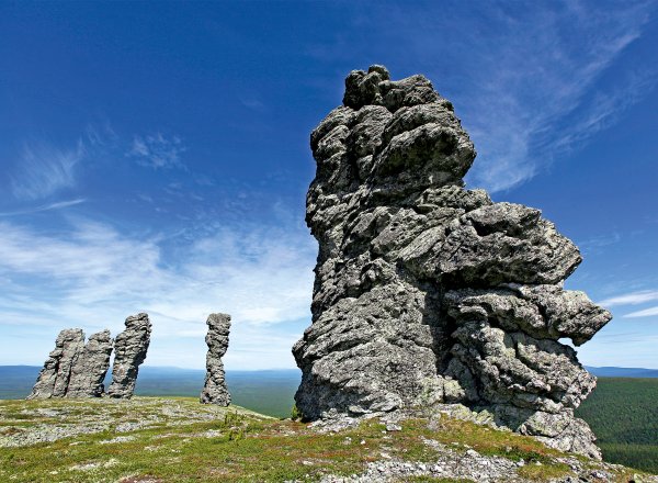 Столбы выветривания маньпупунёр в Республике Коми