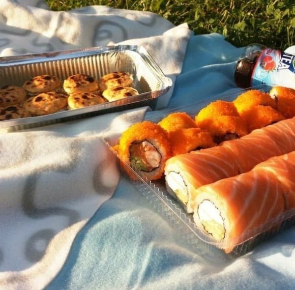 Пикник с роллами