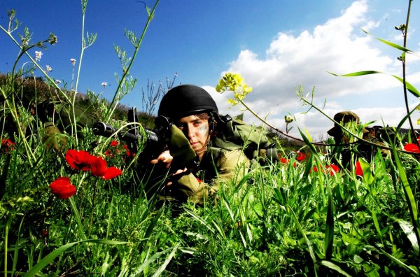 Военные в лесу