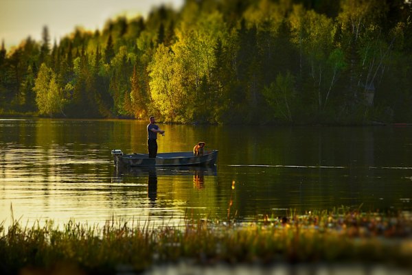 Природа с рекой и лодкой