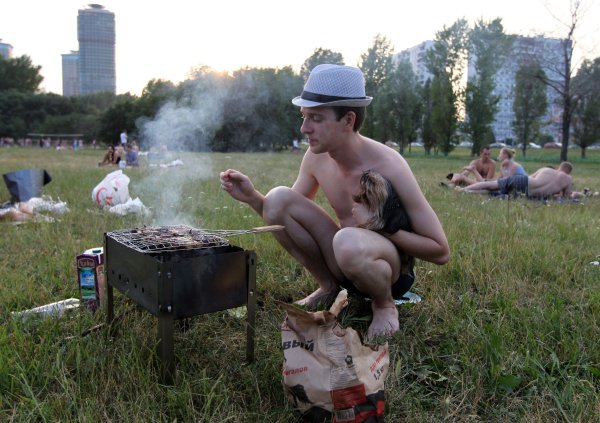 Россияне на шашлыках