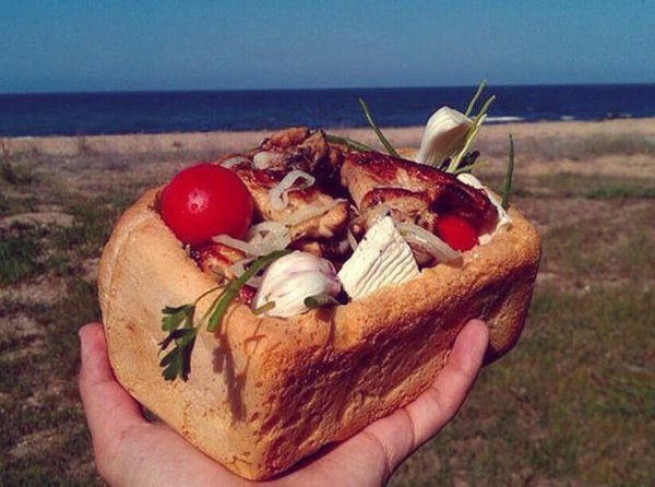 Шашлык в булке хлеба