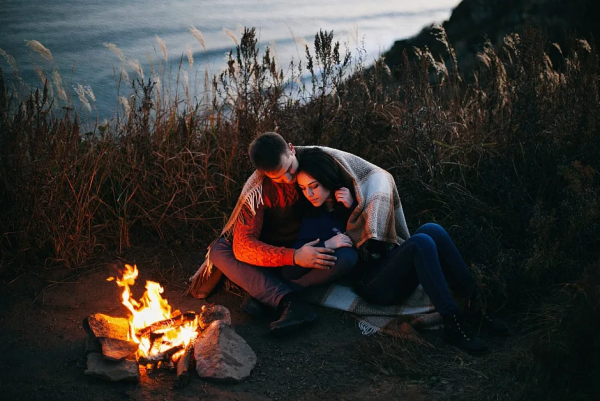 Романтика у костра на природе