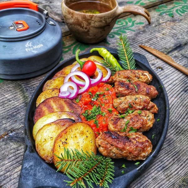 Шашлык на природе в горах