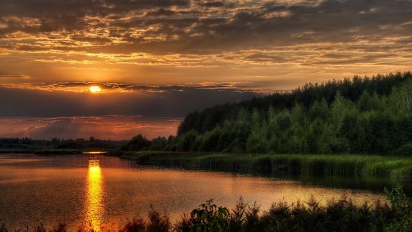 Закат на реке