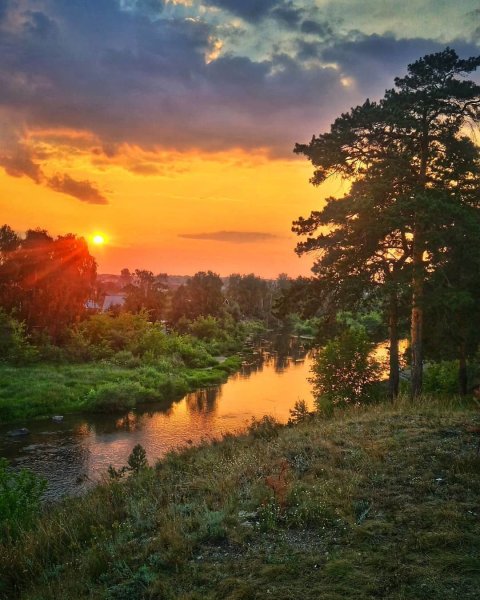 Закат на реке
