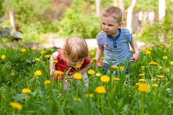 Мультяшные дети на природе