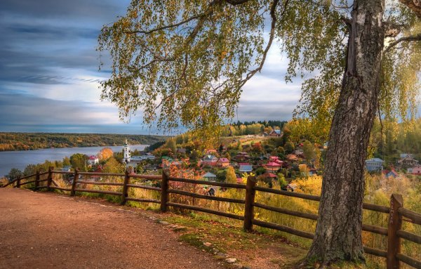 Золотая осень . Город Плес . Ивановская область .