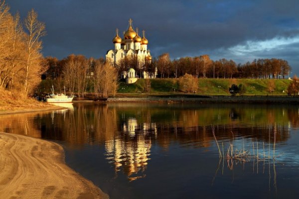 Успенский собор Ярославль осень