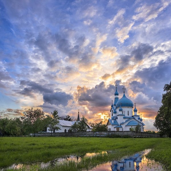 Красивые храмы на природе