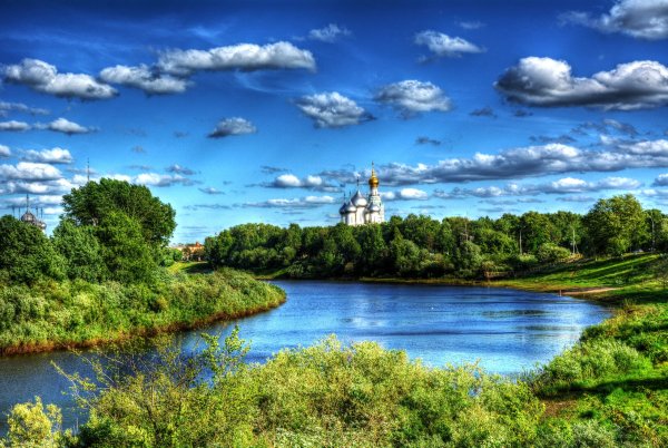 Подмосковье Церковь река лето