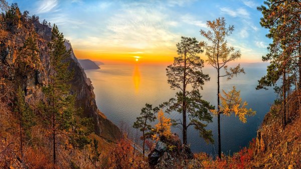 Листвянка Байкал осень