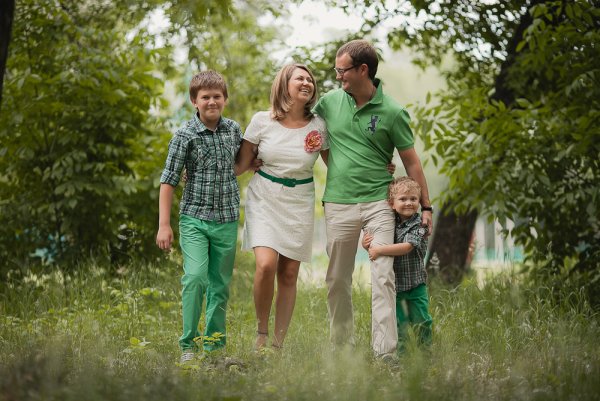 Родители и дети на природе