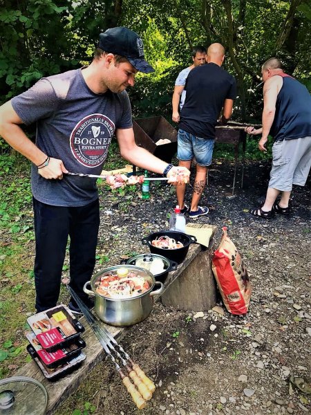 Шашлыки на природе с друзьями