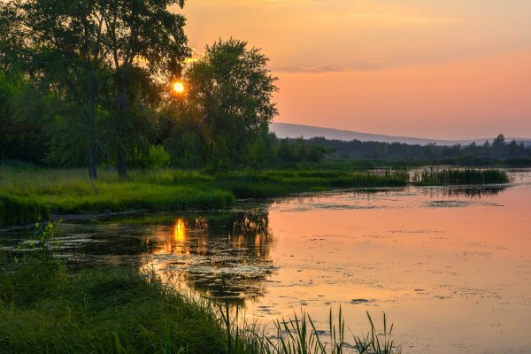 Закат на реке