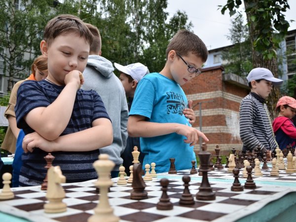 Уличные шахматы в комплекте с шахматным полем 3х3