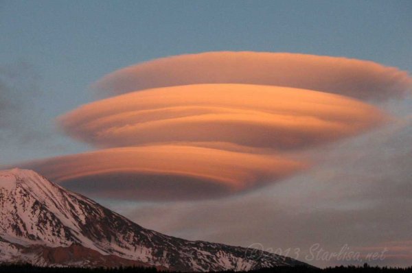 Лентикулярные (линзовидные) облака