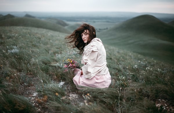Девушка в лучах солнца