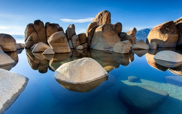 Красивые камни в воде