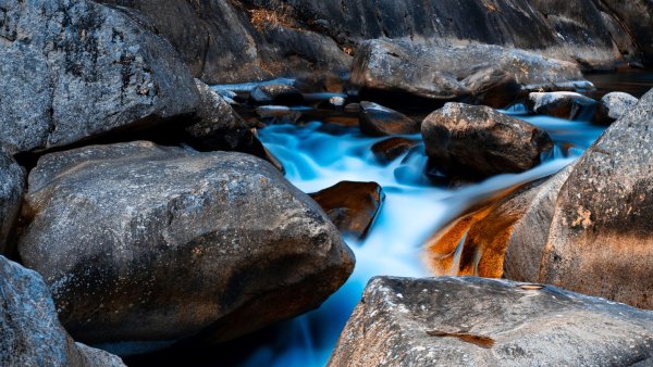 Вода из камня