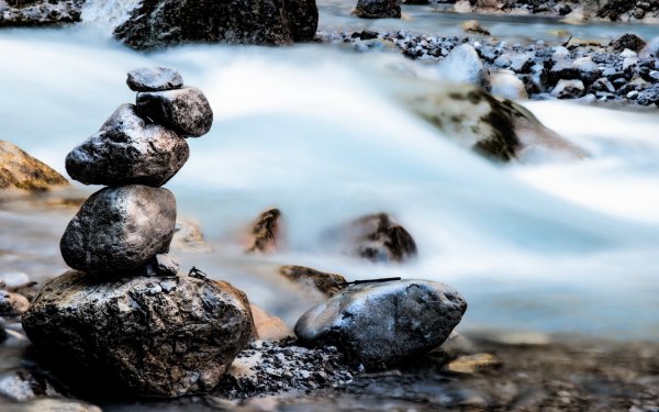 Камни в морской воде
