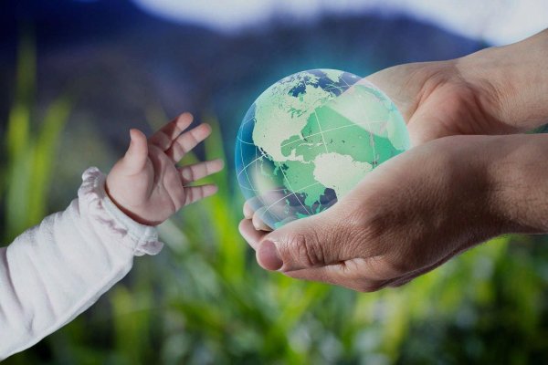 Зеленая Планета в руках