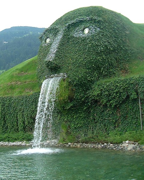 Фонтан Swarovski Crystal head (Инсбрук, Австрия)