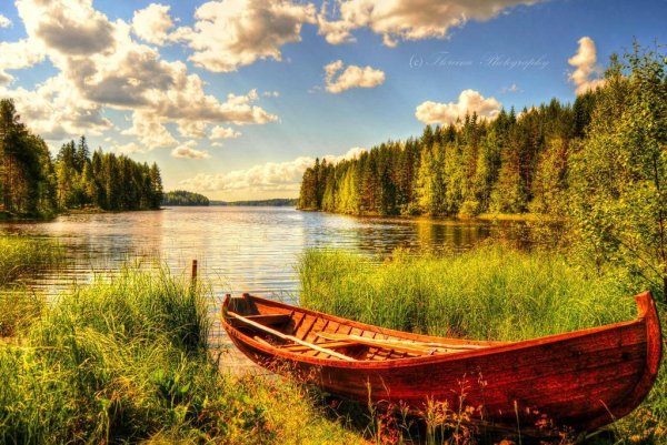 Пейзаж с лодкой