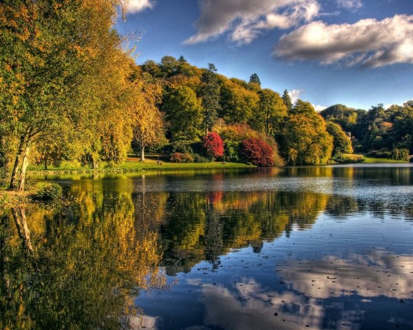 Река осенью