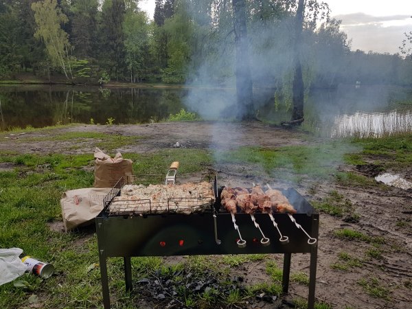 Мангал у реки