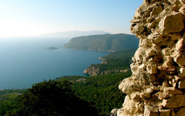 Вид со скалы на море