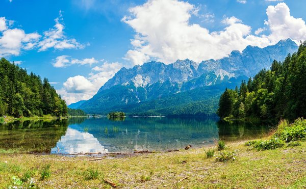 Пейзаж горы озеро панорама