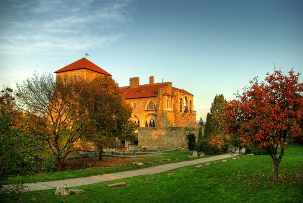 Венгрия замок тата