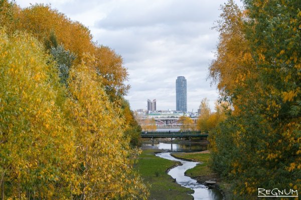 Река Исеть осенью Екатеринбург