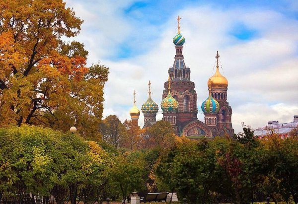 Петергоф в Санкт-Петербурге осенью
