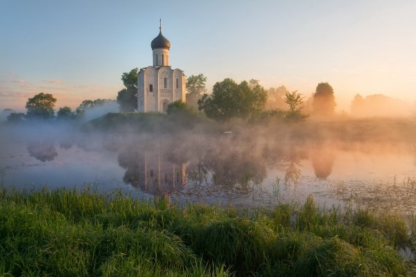 Птицы над храмом