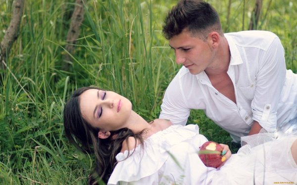 Мужчина и женщина на природе