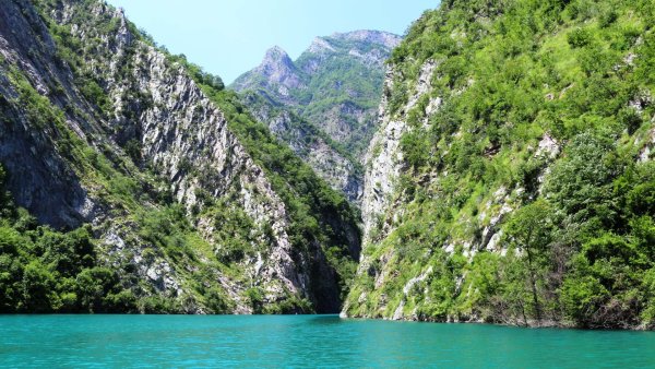 Река Шкумбини Албания